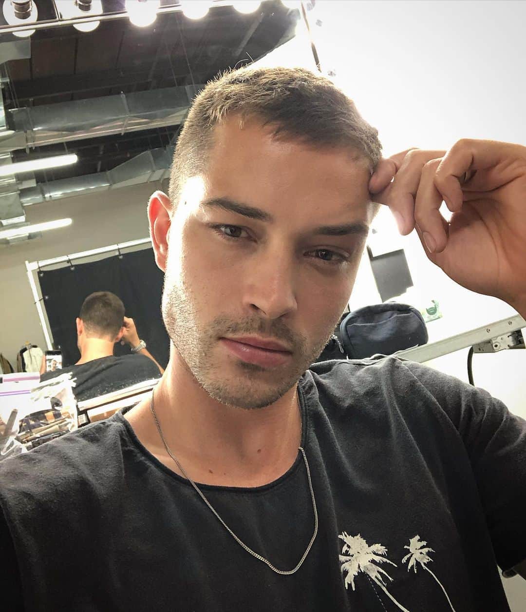 フランシスコ･ラチョースキーのインスタグラム：「After 3 months we finally back!! #workworkwork let’s go  Bora trabalha galera!! 🤟🏼🙌🏼」