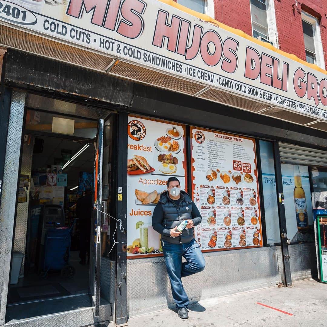 Vita Coco Coconut Waterのインスタグラム：「Meet José, the owner of Mis Hijos Deli in Harlem. When we visited, we quickly learned that his Bodega is famous for its delicious hot food that you can get at virtually any hour (late night chopped cheese, anyone?) While the pandemic decreased sales overnight, he looks forward to the future and is optimistic his business will eventually get better. So if you're ever in the neighborhood, make sure to grab a chopped cheese from our friend José. And if you're not, support him by visiting the Vita Coco Insta Bodega (link in bio)! Photo credit: @jerometraveller」