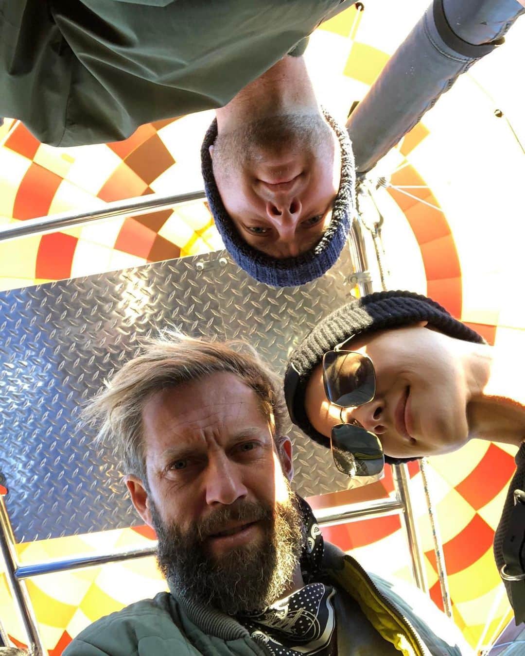 ジェイミー・アレクサンダーのインスタグラム：「Thinking back on this amazing experience ♥️ I had always wanted to go up in a #hotairballoon 😍 Huge thank you to @seb100things and @todd100things 👊🏻😎🙏🏻」