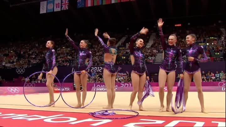 リン・ハッチソンのインスタグラム：「As I sit here, (eating pizza) thinking how different my life is now, I realise that one thing has not changed. I can count on these girls forever and they will always be my sisters. Thank you for teaching me the true meaning of the Olympic value, Friendship. You are the most valuable thing that I ever gained from my gymnastics career. @anniebarts @francescafox13 @georgina_cassar @jadefaulkner @louisapouli @gymnast_rachel I love you so much. ❤️🥺 • Still hard to believe that we actually did this and I’m forever grateful to all the people who worked so hard to help make it happen. To any athletes out there, wherever you are in your sports career, keep believing in your dreams and goals. And don’t forget to cherish the moments and memories with the people that you love, they will stick with you forever. Happy Olympic Day. • #rhythmicgymnastics #rg #olympics #london2012 #teamgb #olympicday #stayactive #friendship」