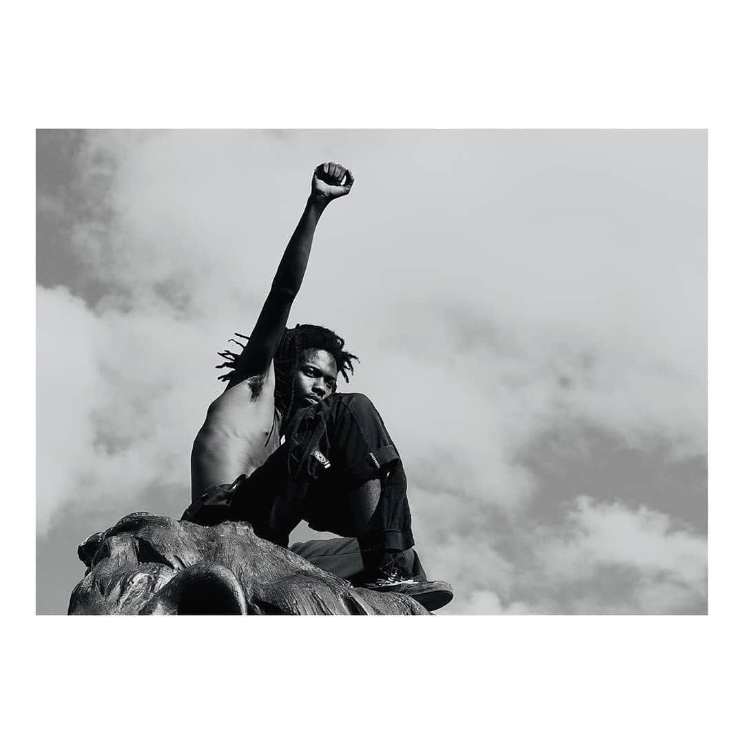 レナ・ヘディのインスタグラム：「My Clever mate @mabphotograph , beautifully captures some soul stirring moments of the movement we embrace, stand for and with .. @blmldnmovement @blmuk」
