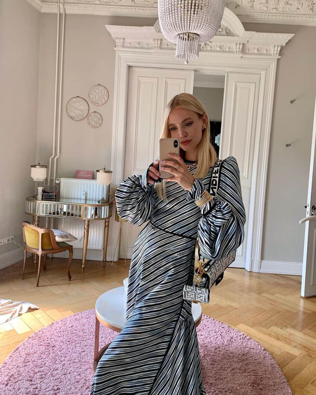 レオニー・ハンネさんのインスタグラム写真 - (レオニー・ハンネInstagram)「Dreamiest dress from @fendi #fendicaliforniasky 🦋 Anzeige/Ad #CaliforniaSky #fendi」6月24日 5時03分 - leoniehanne