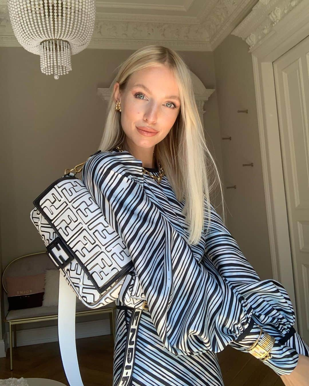 レオニー・ハンネさんのインスタグラム写真 - (レオニー・ハンネInstagram)「Dreamiest dress from @fendi #fendicaliforniasky 🦋 Anzeige/Ad #CaliforniaSky #fendi」6月24日 5時03分 - leoniehanne