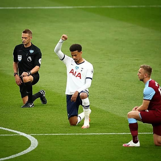 プレミアリーグさんのインスタグラム写真 - (プレミアリーグInstagram)「Football is for everyone.⁣ ⁣ #NoRoomForRacism」6月24日 5時06分 - premierleague