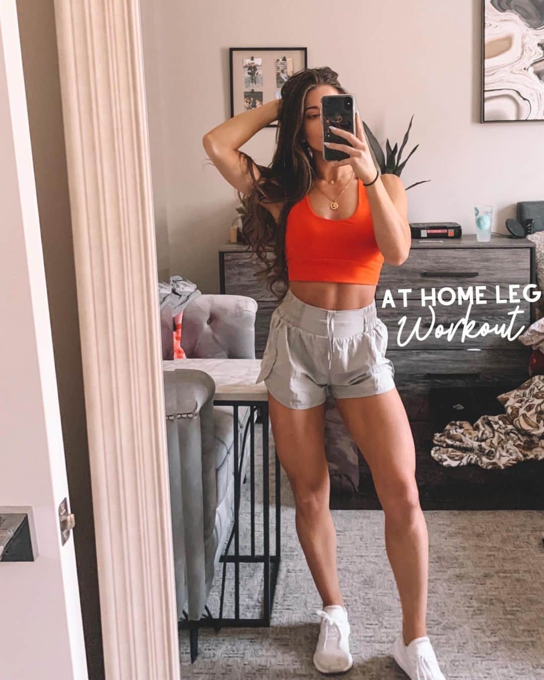 のインスタグラム：「Another at home leg workoutttt - I didn’t want to leave Juicey today & the weather was so nice I took it to the roof 🙌🏻⁣ ⁣ Workout:⁣ - KB goblet squats: 4 sets of 15⁣ - Super set: Band RDL’s (3 sets of 15) with Band sumo squats (3 sets of 15 not fully locking out at the top to keep tension the entire time)⁣ - Band good mornings: 3 sets of 15⁣ - Step ups: 3 sets of 10 each leg⁣ - Hip thrusts: 3 sets of 20⁣ - Curtsey lunge / squat complex: 3 sets of 12 - 6 lunges on each side, 12 squats total)⁣ ⁣ Music: my soundcloud likes (username: paigereillyy)⁣ ⁣ Outfit: @balanceathletica⁣ ⁣ #IFBBPro #BalanceAthletica #Blossom #AtHomeWorkout #LegWorkout」