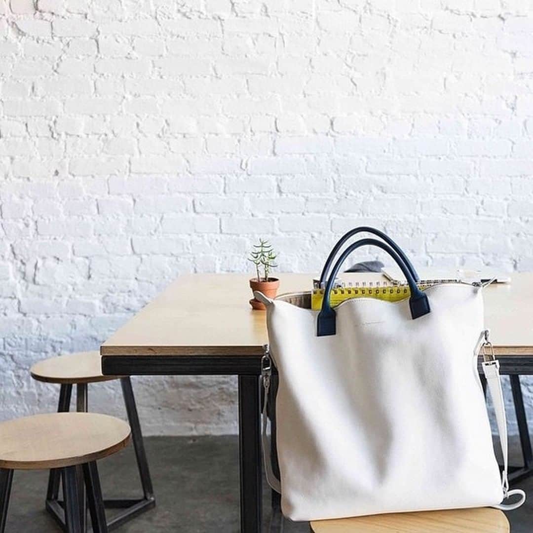 ウォントのインスタグラム：「The epitome of timeless & functional. Our O'Hare tote from Spring Summer 2014 collection. Thank you for sharing @s_j_zhang.  #wantlesessentiels #oharetote #timelessdesign #formandfunction⠀」