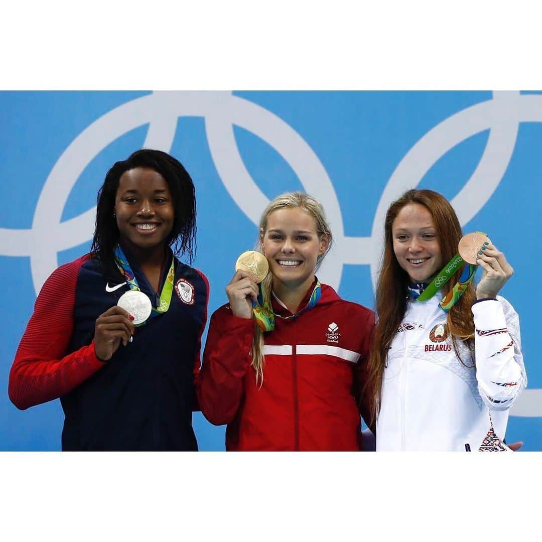 ペルニール・ブルームさんのインスタグラム写真 - (ペルニール・ブルームInstagram)「Happy Olympic day 💙🍀」6月24日 5時27分 - pernilleblume