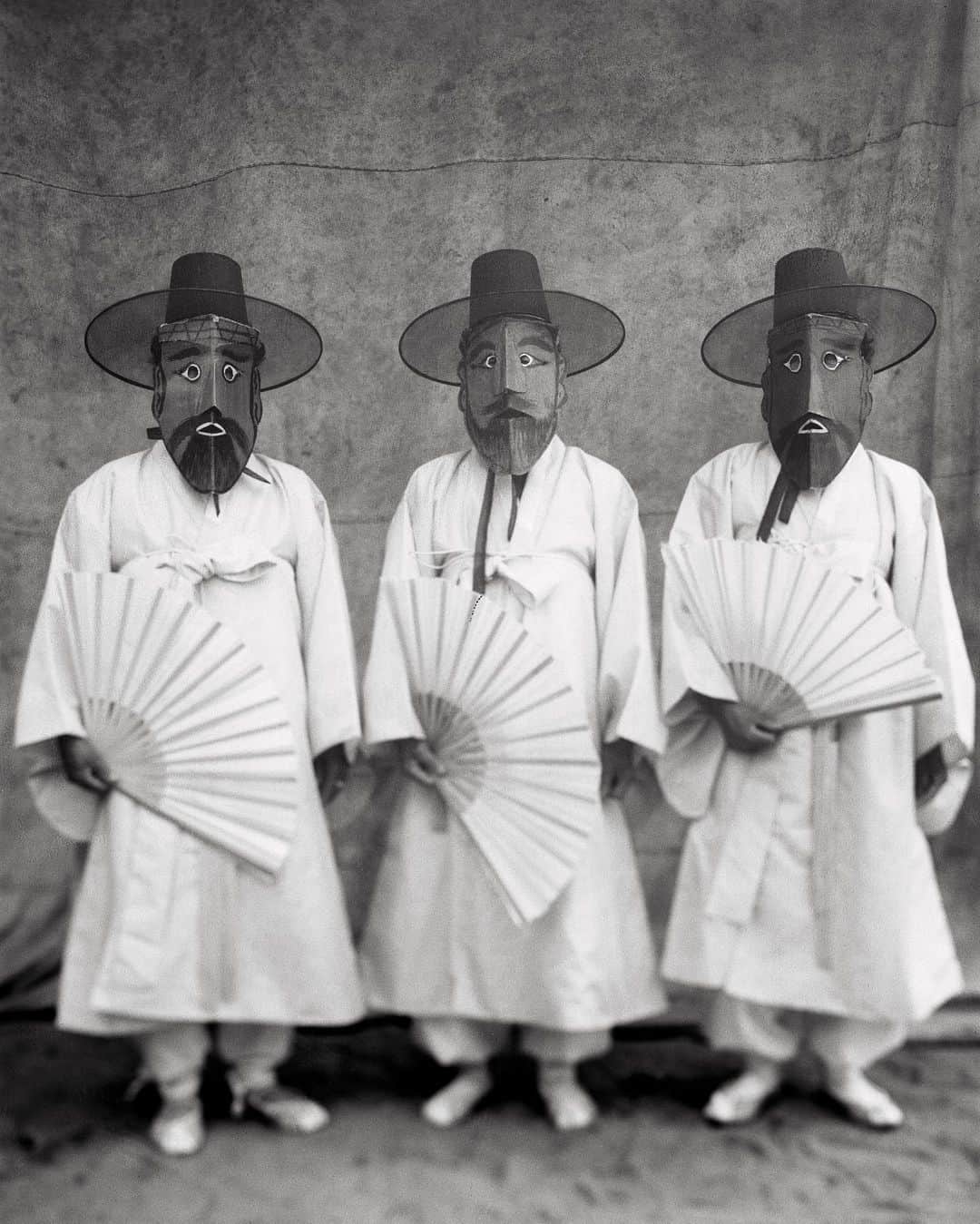 C E R E A Lのインスタグラム：「Talchum - Korean folk dancers, by photographer Koo Bohnchang.  From Cereal Volume 19 — read more via the link in profile.」
