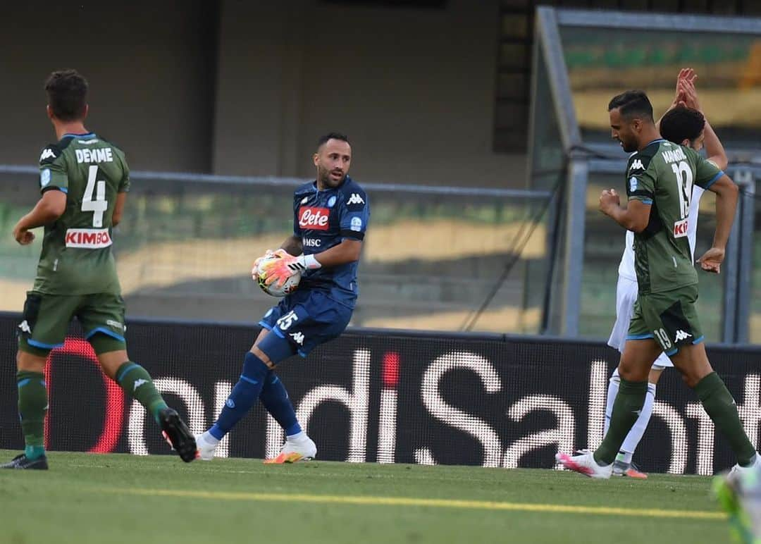 ダビド・オスピナのインスタグラム：「3 puntos. Gran trabajo equipo #ForzaNapoliSempre」