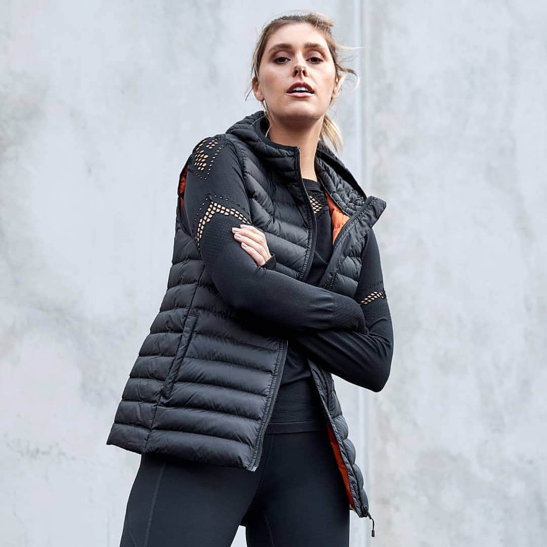 Target Australiaさんのインスタグラム写真 - (Target AustraliaInstagram)「The new active hooded puffer vest has you covered where you need it most. With a thick 246gsm fill allowing for warmth without the weight, YKK Zipper, comfort chin closure to prevent chaffing, and durable water repellent finish, we've packed it with feature that fits into a convenient storage pouch. Available online and in selected stores only. 🎯♥️ #targetaus #targetauswomen」6月24日 6時18分 - targetaus
