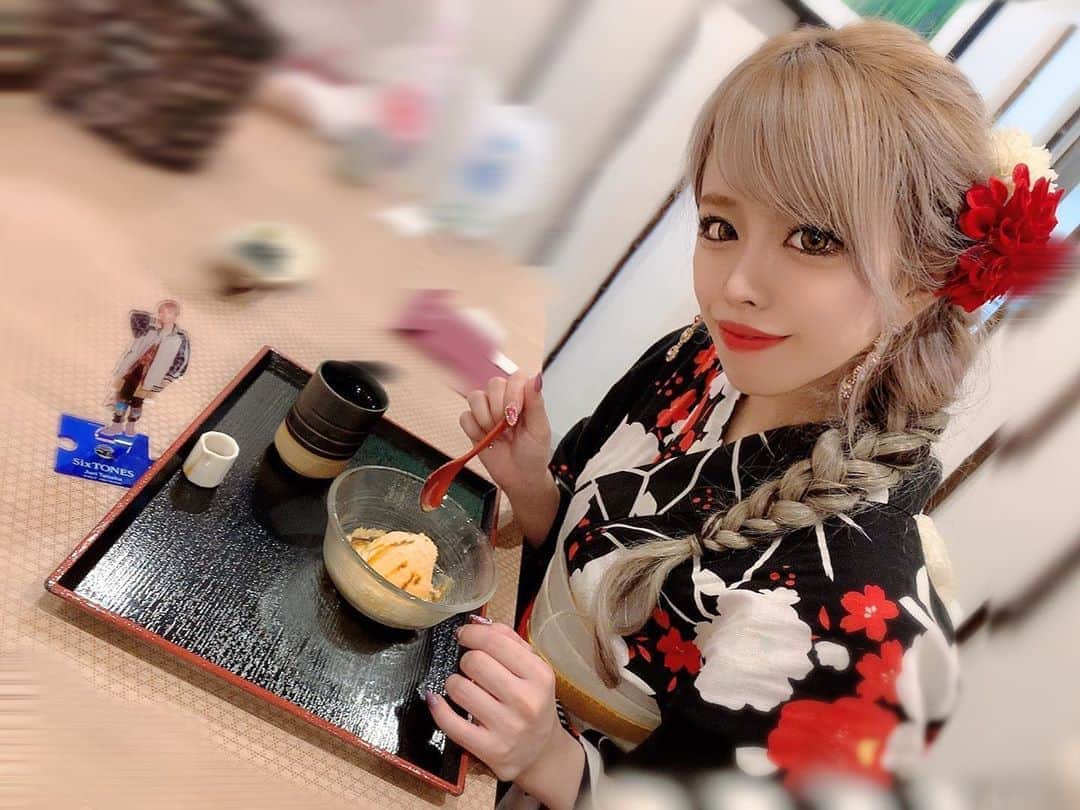 あんじゅのインスタグラム：「♡ ． Good  morning⸜( ⌓̈ )⸝☀️ ． 私は今からおやすみです🥱🥱 起きたら今日も頑張るよ〜🤟🏻 ． ．  #Burlesque #バーレスク #バーレスク東京 #大阪 #バーレスク大阪 #北新地 #ミナミ #キャバクラ #ホスト #歌舞伎町 #ダンサー #Japanesegirl #自発ください  #ロリ顔 #グラビア  #ガンメッシュ #ギャル #加工厨 #量産型 #太もも #むちむち #低身長女子 #雰囲気詐欺 #雰囲気好きな人いいね #自撮り界隈  #1mmでもいいなと思ったらいいね #被写体  #京都カフェ #推しのいる生活 #浴衣」