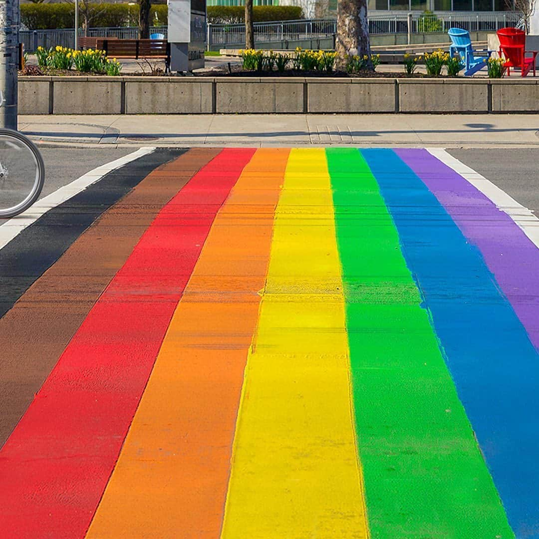 アボットジャパンさんのインスタグラム写真 - (アボットジャパンInstagram)「The LGBTQ+ and Black communities help make us who we are. Embracing our individual strengths makes us better. We want Abbott to be a place where everyone can be their true self. #CelebrateAbbottPride」6月24日 6時32分 - abbottglobal