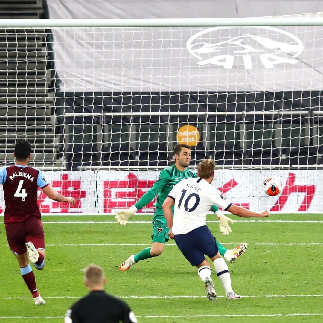 ハリー・ケインのインスタグラム：「Waited a long time for that! Perfect night to win and get back on the scoresheet. #COYS」