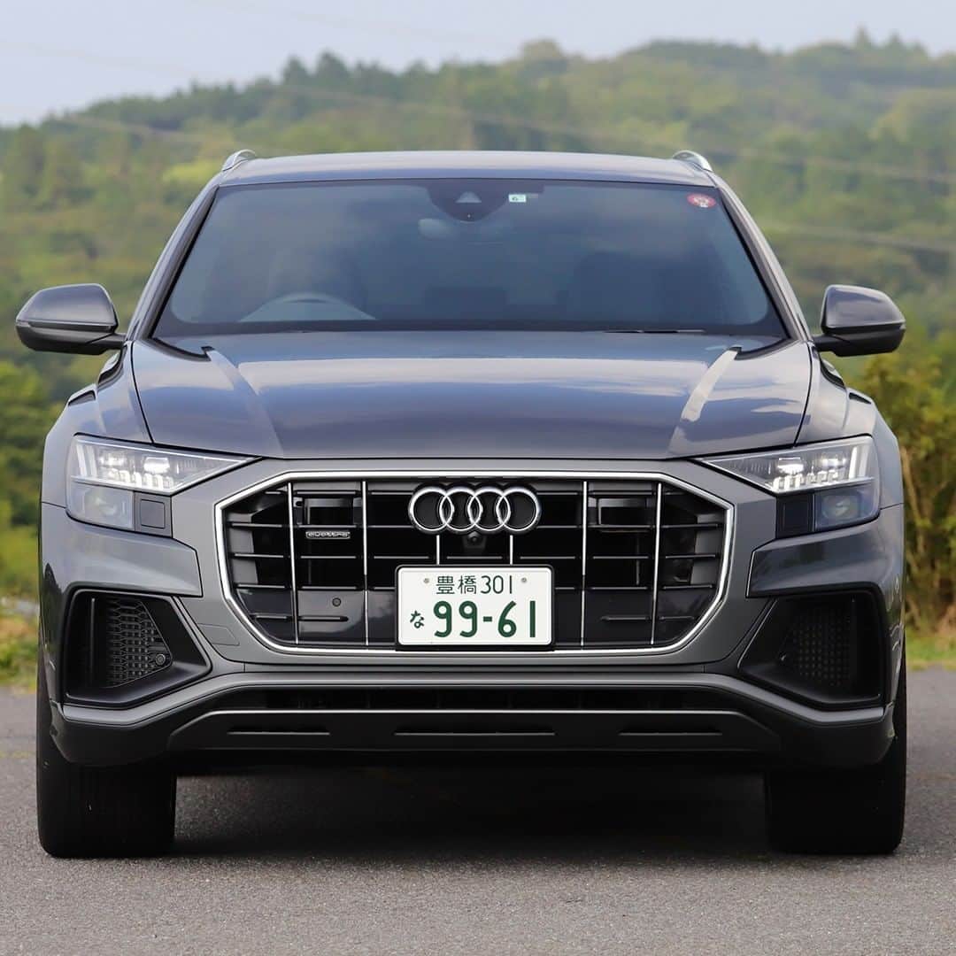 Audi Japan Sales / アウディジャパン販売さんのインスタグラム写真 - (Audi Japan Sales / アウディジャパン販売Instagram)「4輪操舵のオールホイールステアリングにより、最小回転半径はわずか5.6m、街中でもコンパクトカー並みの取り回しの良さを誇る #AudiQ8。 スタイリッシュなSUVの魅力を #AJS で体感してみて。 @audi.japan.sales  #Audi #Q8 #myaudi #audistyle #car #アウディ #ドライブ #車 #愛車 #外車 #ドイツ車 #車好き #車好きな人と繋がりたい #アウディ女子 #車好き男子」6月24日 18時00分 - audi.japan.sales