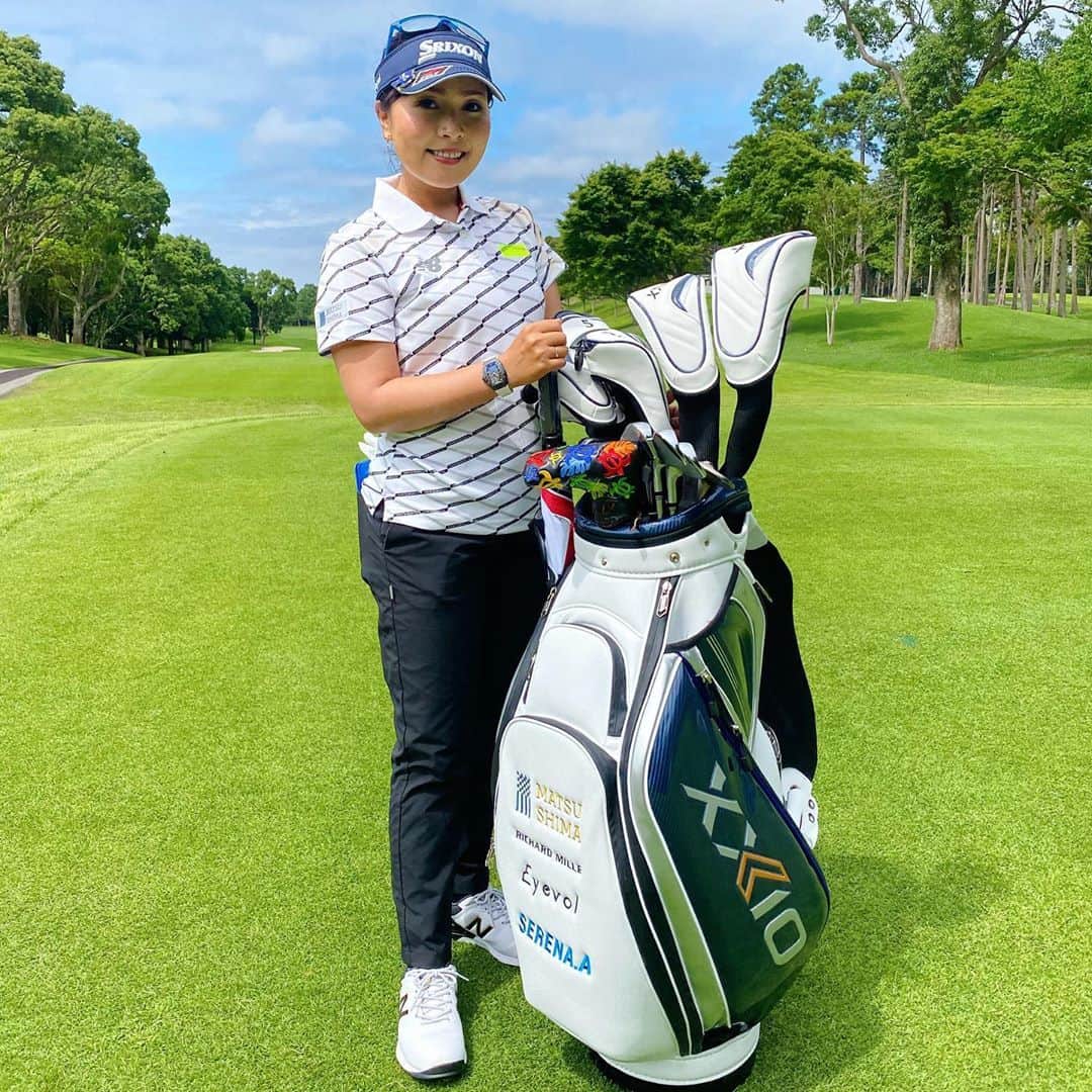 のインスタグラム：「いよいよ⭐️ #明日開幕 ⛳️ #アースモンダミンカップ  #カメリアヒルズカントリークラブ  今日は安定のみすずと事務所の後輩彩子ちゃんとめぐさんと練習ラウンド一緒でした☺️🌸 ⛳️ 開幕中止になってから今日まで約4ヶ月間💫 ギリギリまで色んな不安や準備に忙しかったけど、ここまで来たらあとは今までやってきたことを出し切るだけ！💪 やってきた事に自信を持って精一杯頑張ります😆⛳️ カメラ見つけたら手振るからみんな見ててね〜🤣🙌 やっと言える！ 「応援よろしくお願いします😆😆」 #loveandthanks  #マツシマホールディングス　 @matsushima_hd  #三菱ロジスネクスト  #ダンロップ  @dunlopgolf_official  #richardmille  @richardmilleofficial  #eyevol  @eyevol_official  #newbalancegolf  @newbalancegolf  #感謝」