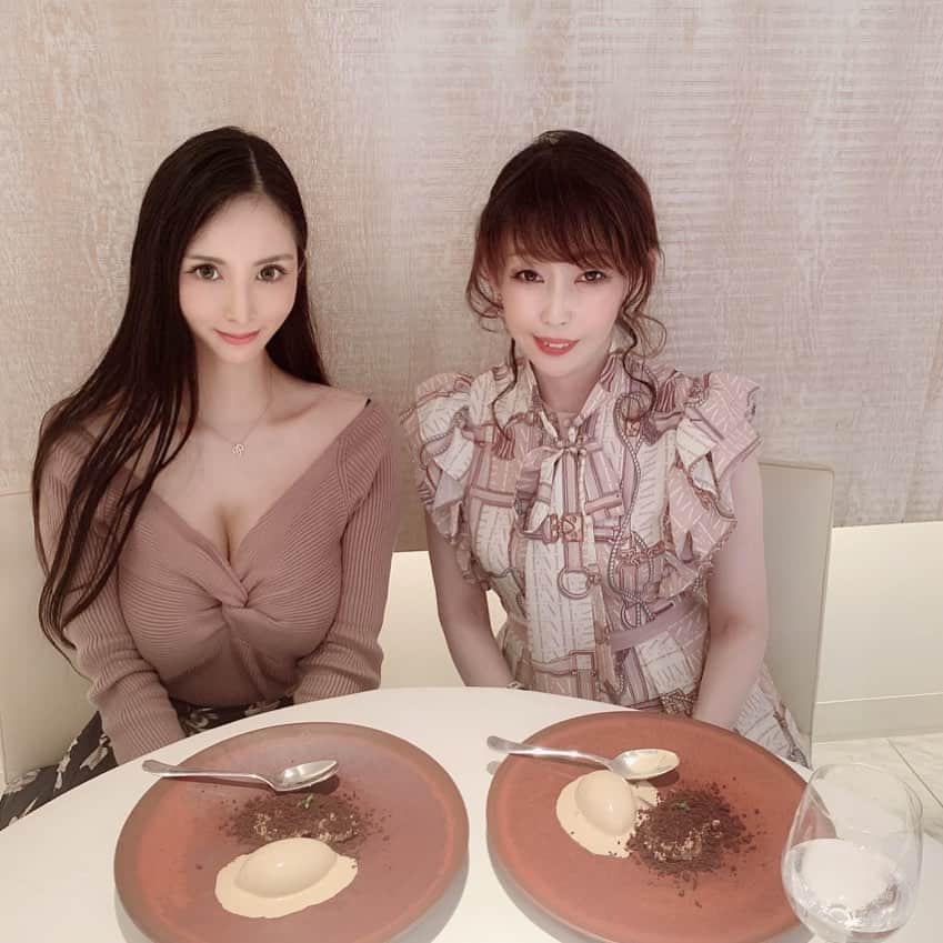 ちぃ Chiのインスタグラム：「あやこさんと♪♪ #西麻布 #西麻布グルメ #フランス料理 #フレンチ #oharaetcie #nishiazabu」