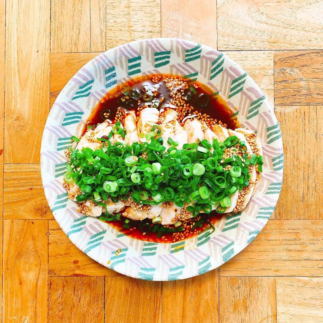 リサ のインスタグラム：「あなたに心を奪われた  彷徨う二人はキョンシーガール🐼👭🏻🐔 定期的に作っちゃうよね、你好！再見！YODAREDORI！！」