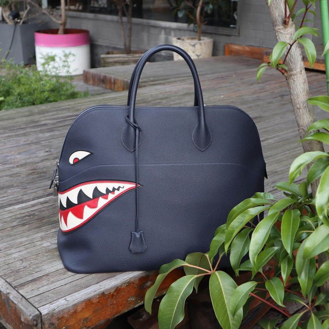 Vintage Brand Boutique AMOREさんのインスタグラム写真 - (Vintage Brand Boutique AMOREInstagram)「Hermes Bolide Shark 45 from 2016 limited edition.  This item is only available at the store but we accept orders by DM. Please DM us if you are interested in the item!  #amoretokyo #amorevintage #amoregentleman #hermes #vintagehermes #エルメス #ヴィンテージエルメス #mensfashion #mensfashionpost #mensstyle #menswear #mensbag #mensbags」6月24日 17時07分 - amore_tokyo