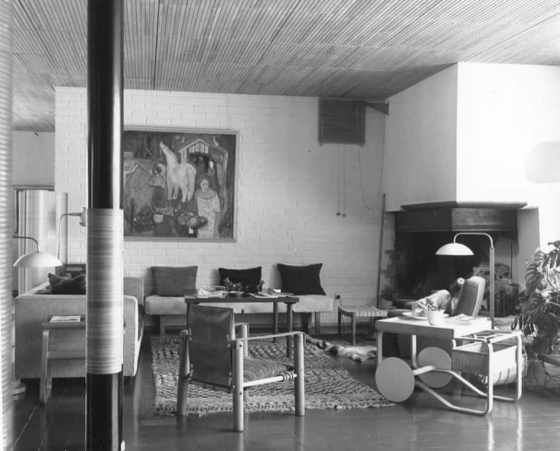 Artekさんのインスタグラム写真 - (ArtekInstagram)「Happy Birthday to Maire Gullichsen, one of the four Artek founders! Villa Mairea, pictured here, was designed by Alvar and Aino Aalto for Maire, creating a home for her family and for her love of art. Stay tuned for more about Villa Mairea and its stories.  #mairegullichsen  #artek #villamairea」6月24日 17時06分 - artekglobal