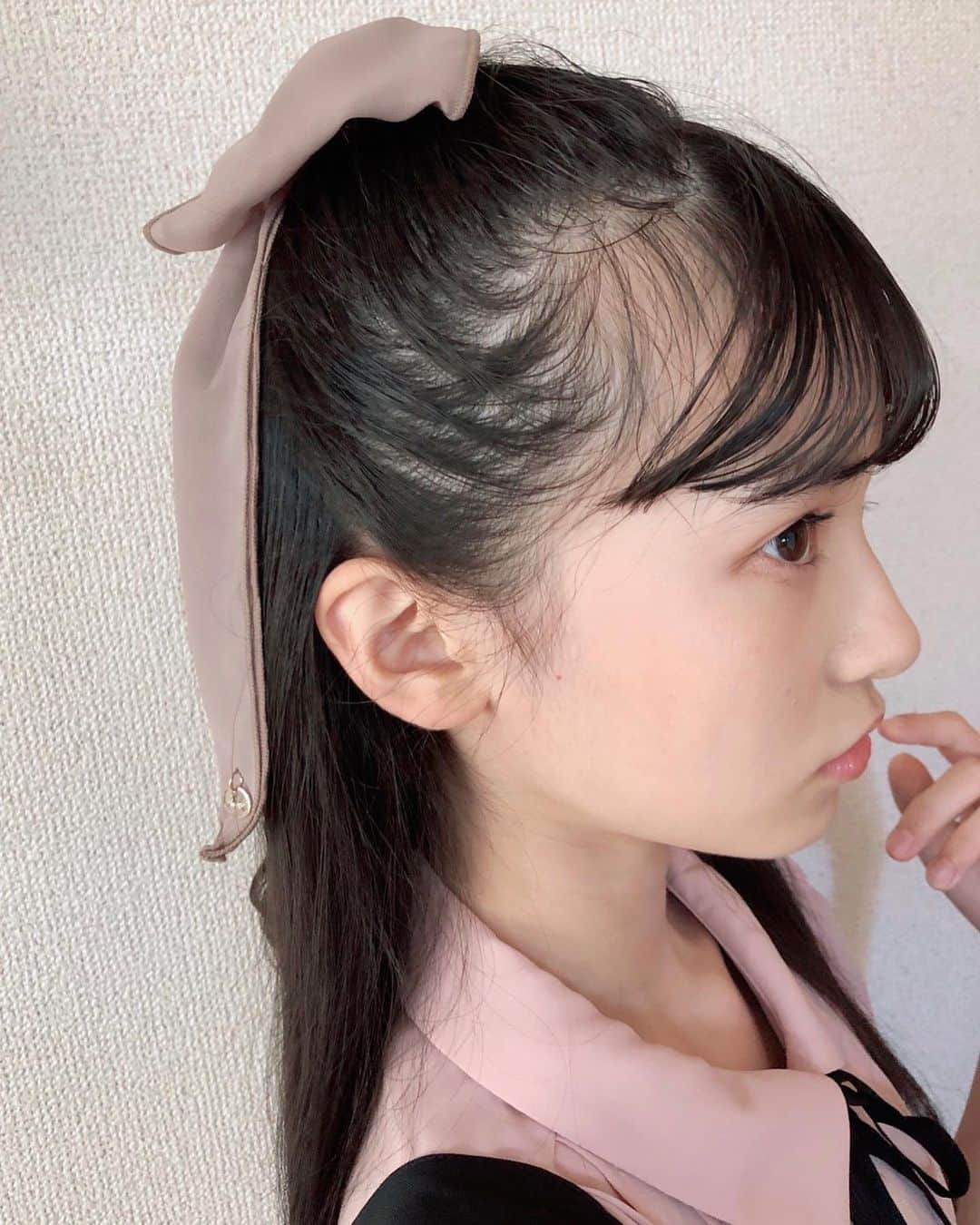 桧山ありすさんのインスタグラム写真 - (桧山ありすInstagram)「❤︎お気に入りヘアアクセ❤︎ とっても大きなシフォンリボンバレッタ🎀 存在感があってかわいい！けどベージュだから甘くなりすぎなくて大好き〜💕 前回のインスタにたくさんの嬉しいコメント本当にありがとうございました❤️ 本当に感謝の気持ちでいっぱいです(⸝⸝ᵒ̴̶̷̥́ ᵕ ᵒ̴̶̷̣̥̀⸝⸝) これからもよろしくお願いします！  #ニコプチ #プチモ #桧山ありす #ヘアアクセ #anmille」6月24日 16時59分 - alice.hiyama