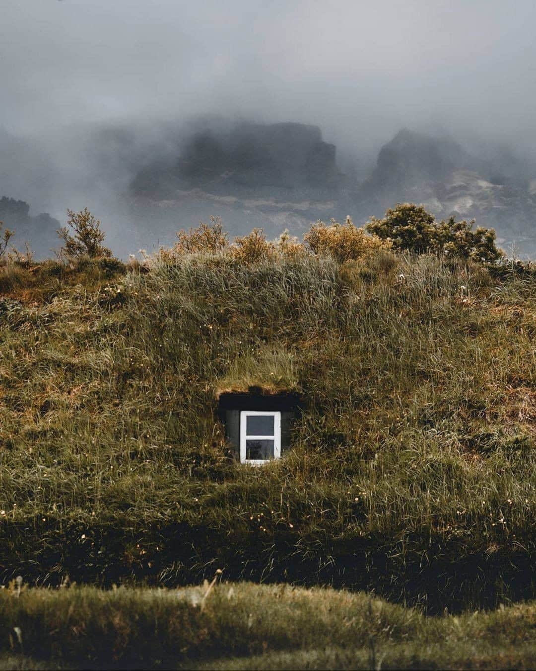 Discover Earthさんのインスタグラム写真 - (Discover EarthInstagram)「🇫🇴 #discoverfaroeislands  with @rannvajoensen : "Hobbit homes........ Or as we call them "Huldufólk"" Faroe Islands are definitely on my to go list ... What about you ? Correction : the last two pictures are : Hofskirkja in Hof, Iceland」6月24日 17時01分 - discoverearth