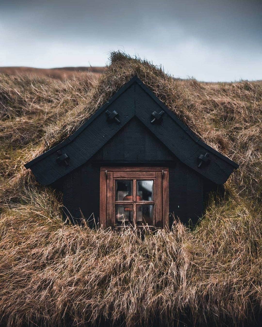 Discover Earthさんのインスタグラム写真 - (Discover EarthInstagram)「🇫🇴 #discoverfaroeislands  with @rannvajoensen : "Hobbit homes........ Or as we call them "Huldufólk"" Faroe Islands are definitely on my to go list ... What about you ? Correction : the last two pictures are : Hofskirkja in Hof, Iceland」6月24日 17時01分 - discoverearth