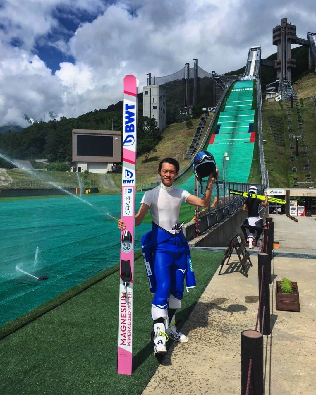 竹内択さんのインスタグラム写真 - (竹内択Instagram)「Ski jumping is my life🌤  #itoen #washimori #oakley #bwt #fruitswax #superfeet #teamtaku #tt #skijumping #チームタク #スキージャンプ #teamtaku #チムタク #takutakeuchi #竹内択 #skijumping #skijumpingfamily #nagano #長野 #takutakeuchi #竹内択」6月24日 17時05分 - taqtakeuchi