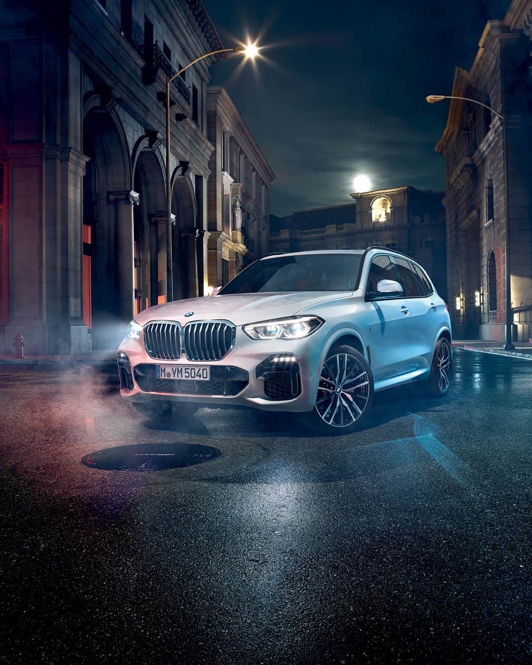 BMWのインスタグラム：「Glares are more amazing behind the windscreen. #TheX5 #BMW #X5」