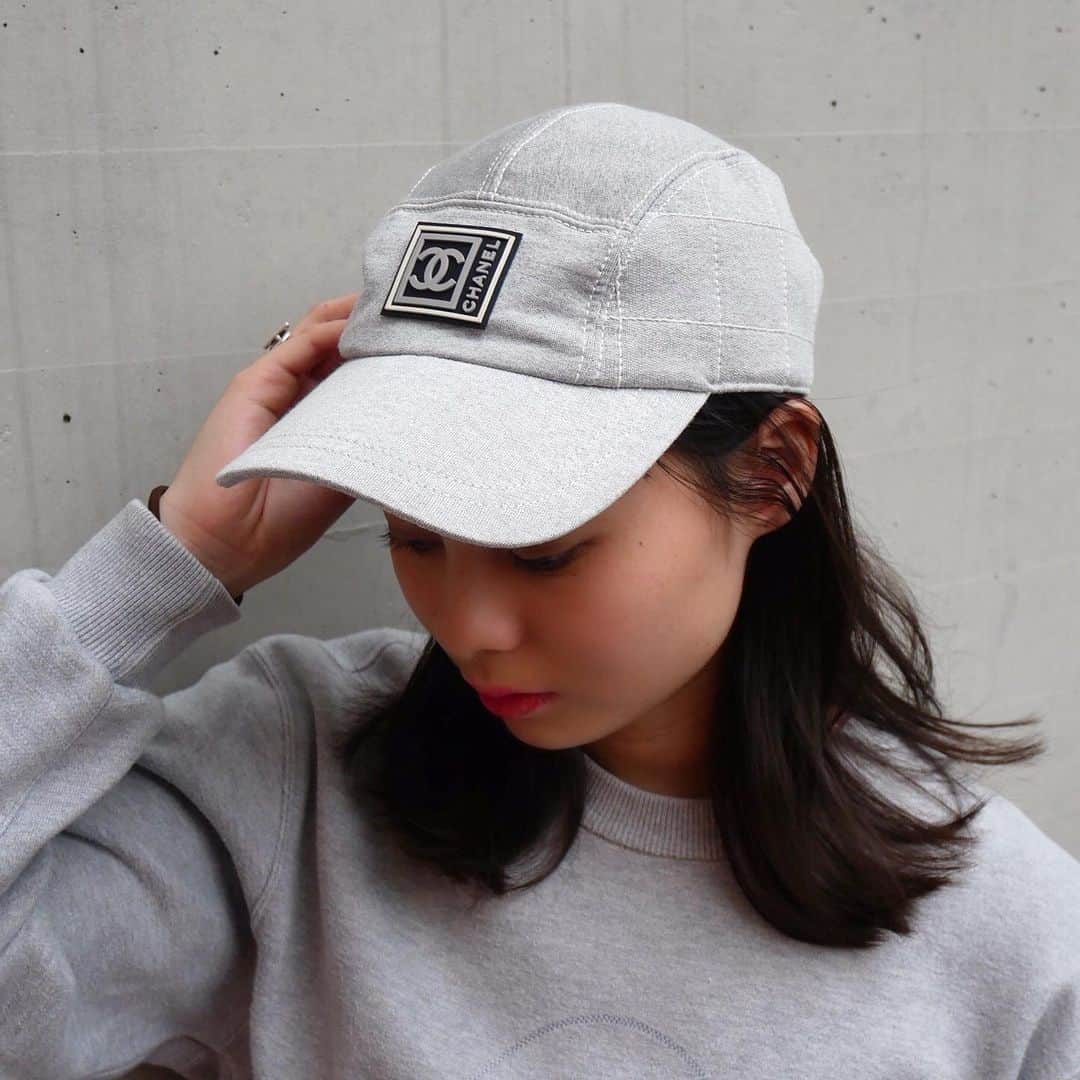 Vintage Brand Boutique AMOREさんのインスタグラム写真 - (Vintage Brand Boutique AMOREInstagram)「Chanel sport cap. Size M 📌On website search for AO26539▶︎Free Shipping Worldwide✈️ ≫≫≫ DM for more information 📩 info@amorevintagetokyo.com #AMOREvintage #AMORETOKYO #tokyo #Omotesando #Aoyama #harajuku #vintage #vintageshop #ヴィンテージ #ヴィンテージショップ #アモーレ #アモーレトーキョー #表参道 #青山 #原宿#東京 #chanel #chanelvintage #vintagechanel #ヴィンテージ #シャネル #ヴィンテージシャネル #シャネルヴィンテージ #amorewardrobe #アモーレワードローブ」6月24日 17時36分 - amore_tokyo
