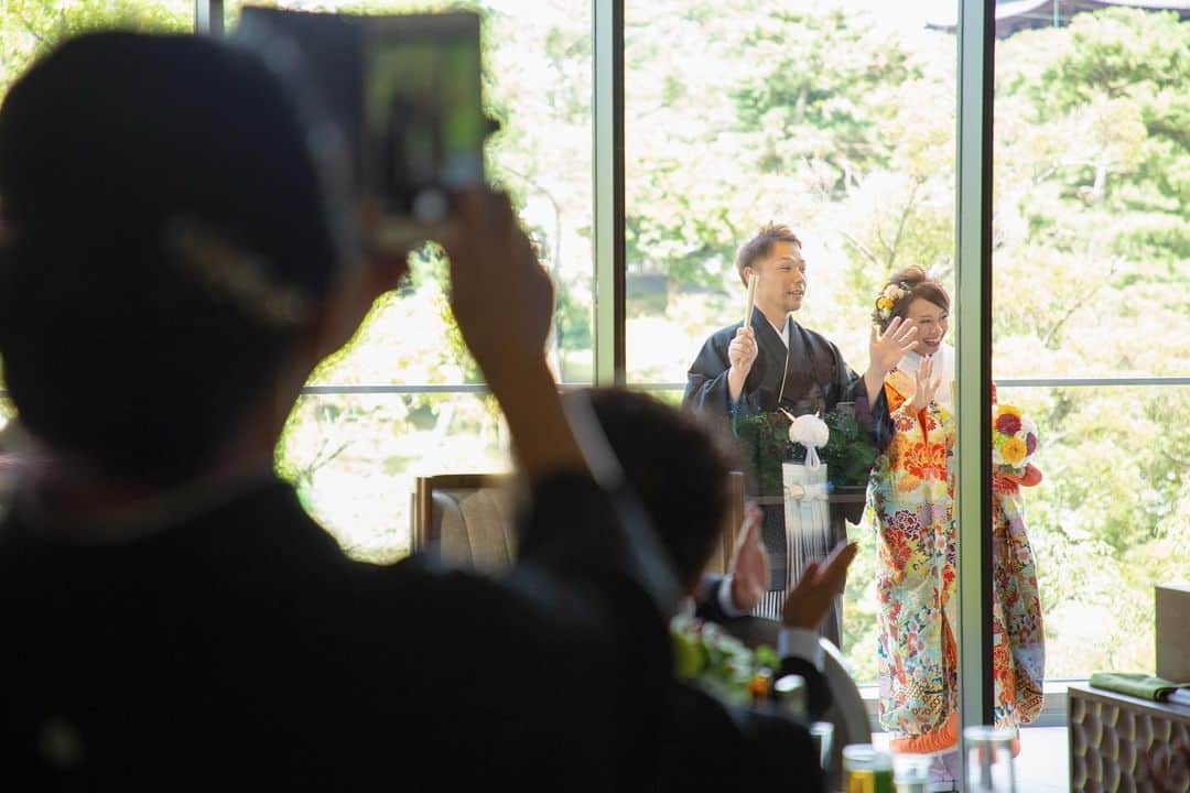 コトワ奈良公園プレミアムビューさんのインスタグラム写真 - (コトワ奈良公園プレミアムビューInstagram)「. . おふたりの入場を 今か今かと待つゲストがいる . カーテンが開いて おふたりから見える景色はどんな景色でしょうか . 大好きなゲストの皆様が おふたりのため 〝だけ〟 に集まるのが結婚式 . 一生記憶に残る瞬間をKOTOWAで . #kotowa奈良公園premiumview #kotowa奈良  #KOTOWA #KOTOWA花嫁 #プレ花嫁  #全国のプレ花嫁さんと繋がりたい #smile #結婚式 #bridal  #奈良 #奈良花嫁 #奈良プレ花嫁 #卒花嫁 #花嫁 #結婚式準備  #dearswedding #ふたりの未来を探す旅 #ウエディング  #marry花嫁 #日本中のプレ花嫁と繋がりたい #結婚式場  #wedding #前撮り #ウエディングレポ #ウェディング #2020夏婚 #2020秋婚 #2020冬婚  #披露宴入場 #色打掛」6月24日 17時40分 - kotowanarakouen