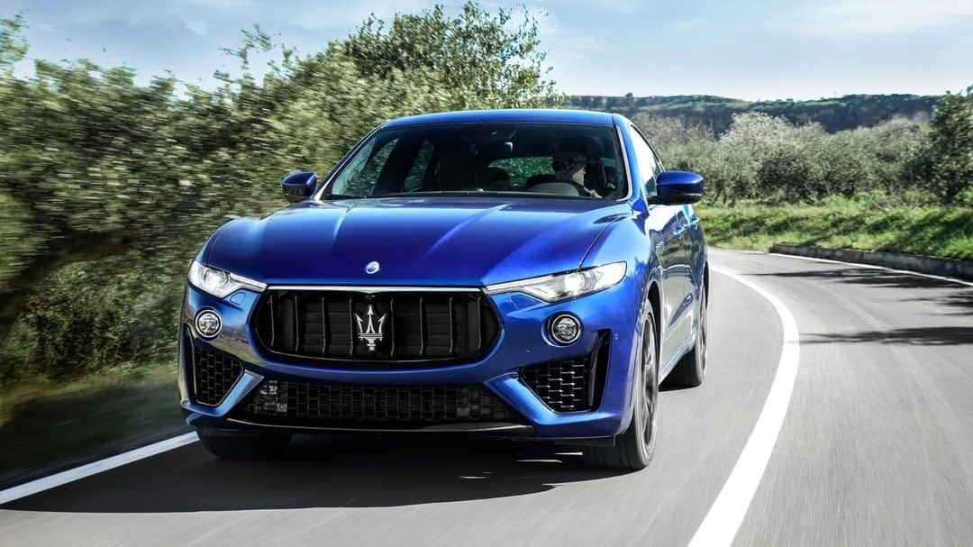 Maserati Japan | マセラティ ジャパンのインスタグラム：「マセラティ お客様ご紹介キャンペーンのご案内  マセラティ ジャパンでは、お客様ご紹介キャンペーンを実施しております。 マセラティオーナー様からご紹介頂いた方が、新車をご成約かつご登録されましたら、お二人に素敵なプレゼントを差し上げます。 オーナーの皆様、是非、この機会にマセラティの魅力をご友人の皆様にご案内ください。  実施期間： 2020年12月末日まで ※期間内にご成約かつご登録分が対象となります。 ※対象は、マセラティ正規ディーラー取り扱い車両。一部対象外があります。詳細はセールススタッフまでお問い合わせください。  特典： ご紹介頂いた方がご成約かつご登録で、  ご紹介いただいたオーナー様へ マセラティから、イタリアを代表する逸品を集めた特別なギフトセットをプレゼント  ご成約かつご登録されたお客様へ マセラティアクセサリー＆マーチャンダイズクーポンをプレゼント ※2020年12月末までのキャンペーン期間中に、当クーポンをマセラティ正規ディーラーにご持参いただいたお客様に“マセラティ アクセサリー＆マーチャンダイズ”購入クーポンをご使用いただけます。 ※詳細は、お近くのマセラティ正規ディーラーまでお問い合わせください。  詳細はこちら：https://www.maserati.com/jp/ja/news-event/referral_campaign  #Maserati #マセラティ #MaseratiJapan #マセラティジャパン #お客様ご紹介キャンペーン」