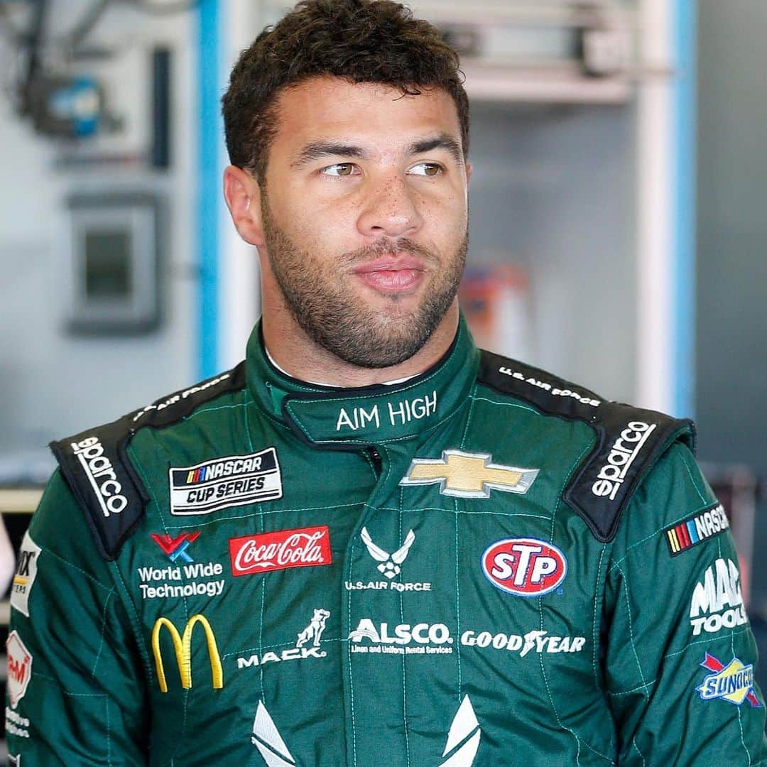 E! Onlineさんのインスタグラム写真 - (E! OnlineInstagram)「The FBI has concluded its investigation into the claim that there was a noose left in Bubba Wallace's car stall, determining he “was not a target of a hate crime.” Link in bio for NASCAR's official statement. (📷: Getty)」6月24日 9時02分 - enews