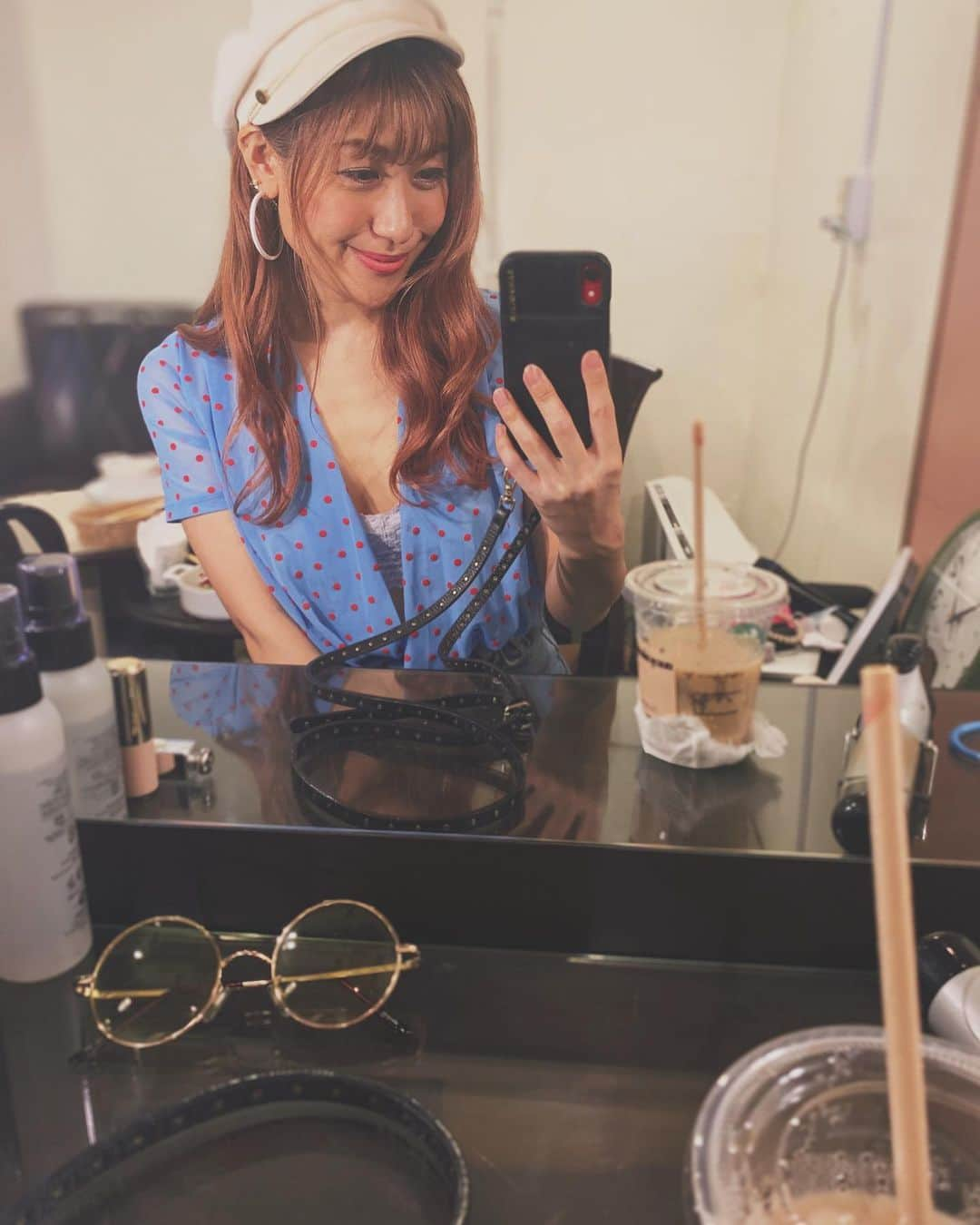 片桐舞子さんのインスタグラム写真 - (片桐舞子Instagram)「楽屋🦩💕 . ゲスト出演のライブって、MAY'Sだと着ないタイプの衣装で出れるのも楽しみ💋 . Topsは去年 #zara のセールで買って一年寝かせたやつ すぐ寝かせちゃう タグついたまま で、そのまま着ちゃう タグつけたまま （昨日のMC） . 才恵加バースデースペシャル ライブ&トークショー 観てくれた皆様 ありがとうございました💟 . さ、MAY'Sもこの夏1番大事なLIVEが 迫ってます🎇 . MAY'S LIVE 2020 幻夏夢物語 -万雷- 6/26 Fri 18:30 Start . 配信ライブですが フルバンドでのステージ ミニライブじゃないよ ワンマンライブです . チケットの購入や配信についての詳細は、私のプロフィールからオフィシャルサイトへ✈︎ . . . #mays#幻夏夢物語」6月24日 9時04分 - mays_maiko