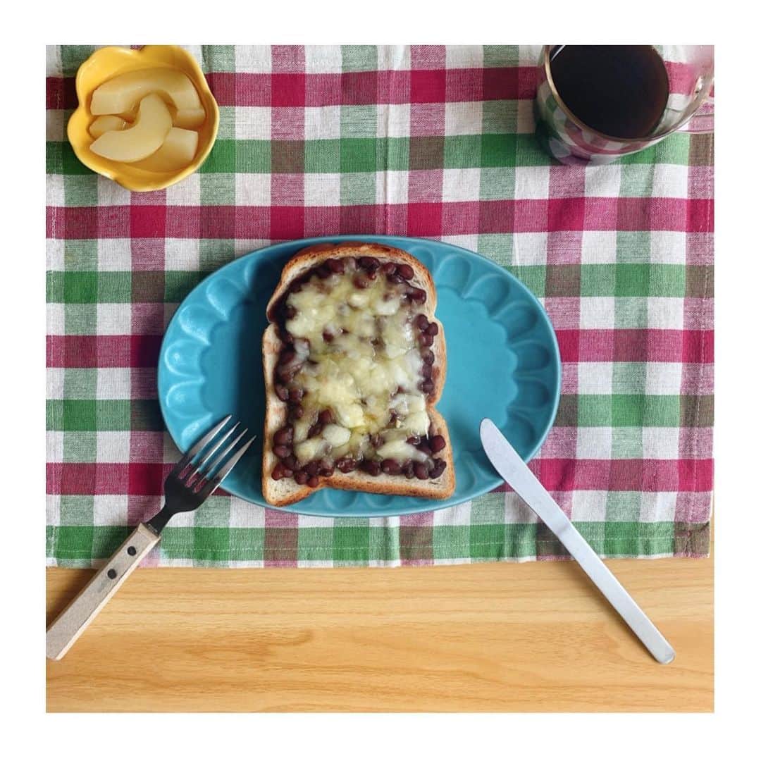 のインスタグラム：「. #藤原製パン . . #今日のトースト . #小倉チーズトースト . . 大好きな小倉トーストにチーズプラス🧀 甘じょっぱさが病みつきになる🥱 . . 気付いたらここ5.6個連続でチーズのトースト投稿してる笑 . .」