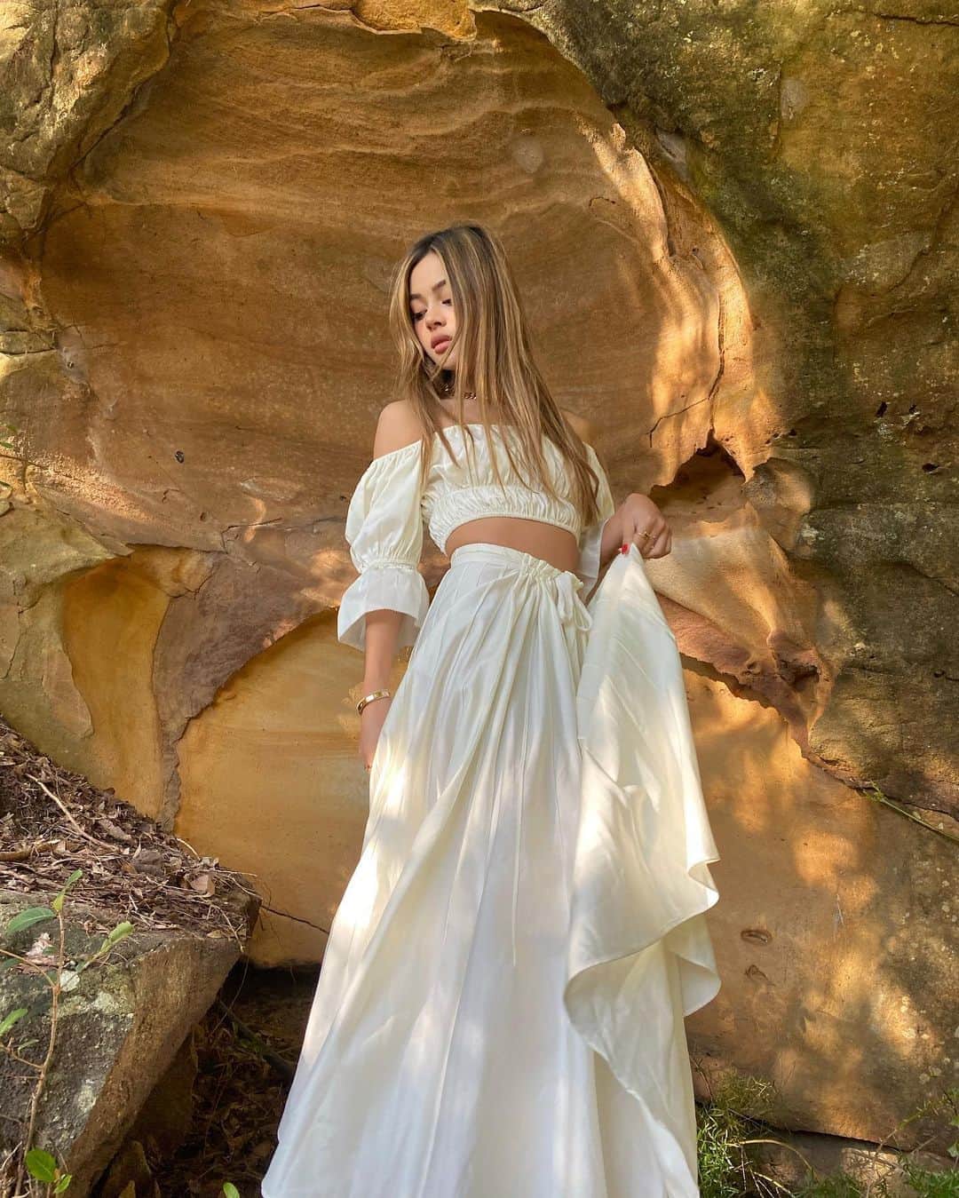 リリーマイマックのインスタグラム：「Good morning! Perfect outfit if I lived in a farm 🥺🌾 @cultgaia」