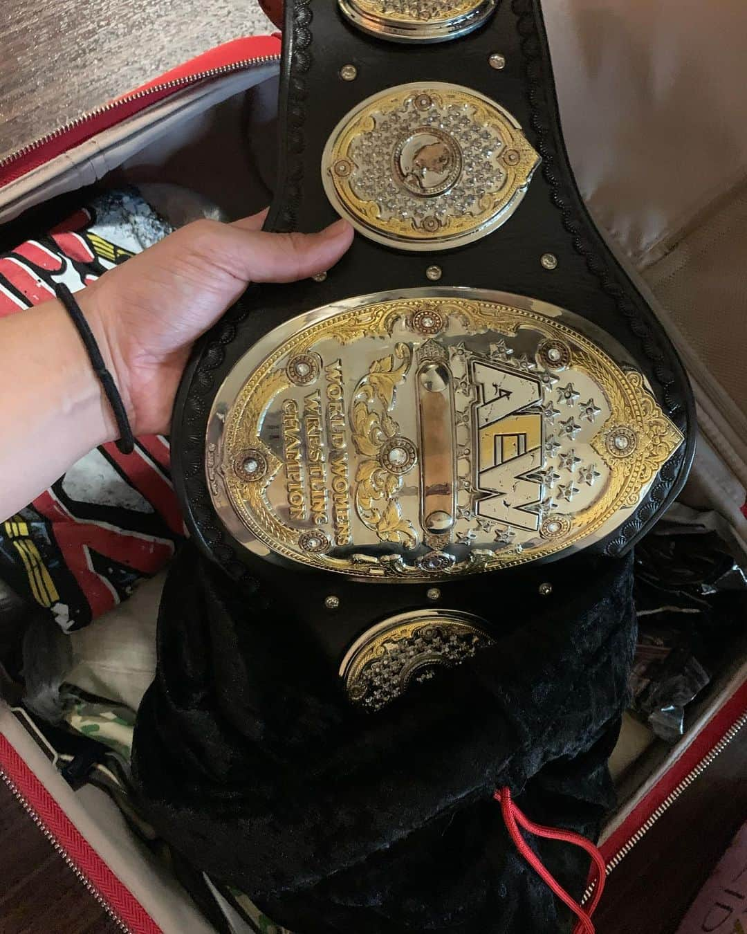 志田光さんのインスタグラム写真 - (志田光Instagram)「Another #AEWDynamite  show tomorrow🧨💥 And almost a week for #FyterFest . I wanna visit all over the US with this belt. Can’t lose yet.  明日はAEWテレビショー！そしてタイトルマッチまであと約1週間です。 このベルトと一緒にアメリカ中を周りたい。まだ負けません！　#AEWonTNT #prowrestling #prowrestler #hikarushida #champion」6月24日 9時30分 - shidahikaru