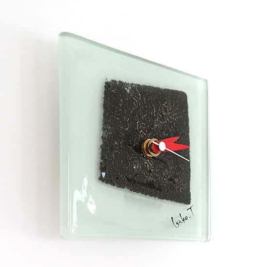 comb de shioさんのインスタグラム写真 - (comb de shioInstagram)「時計から、アートのある生活、はじめませんか？  glass art clock by Isako TODA﻿ ﻿ #アートのある暮らし ﻿ ------------------------﻿ 【作品リスト】﻿ ﻿ ■ ガラスアート時計・「Black & White」 C_181010  オンラインショップ掲載中です。﻿ 画像のタグ🏷からリンクしてます﻿ ﻿ ﻿ #combdeshio﻿ #コムデシオガラス ﻿ #コムデシオ ﻿ #ガラス作家杜多一菜子﻿ #三重県  #三重県津市  #インテリア好きな人と繋がりたい﻿ #インテリアデザイン﻿ #おしゃれインテリア #インテリアアート #壁掛けインテリア #おしゃれな部屋  #抽象画アート #寝室インテリア  #壁掛け時計 #ガラス時計 #新築祝いのプレゼント #結婚祝いのプレゼント  #おうち時間を楽しむアイテム ﻿#インテリア時計  #artist  #interiorart #interiorartwork #artclock #glassclock #japanesecraft #clock」6月24日 10時18分 - comb_de_shio