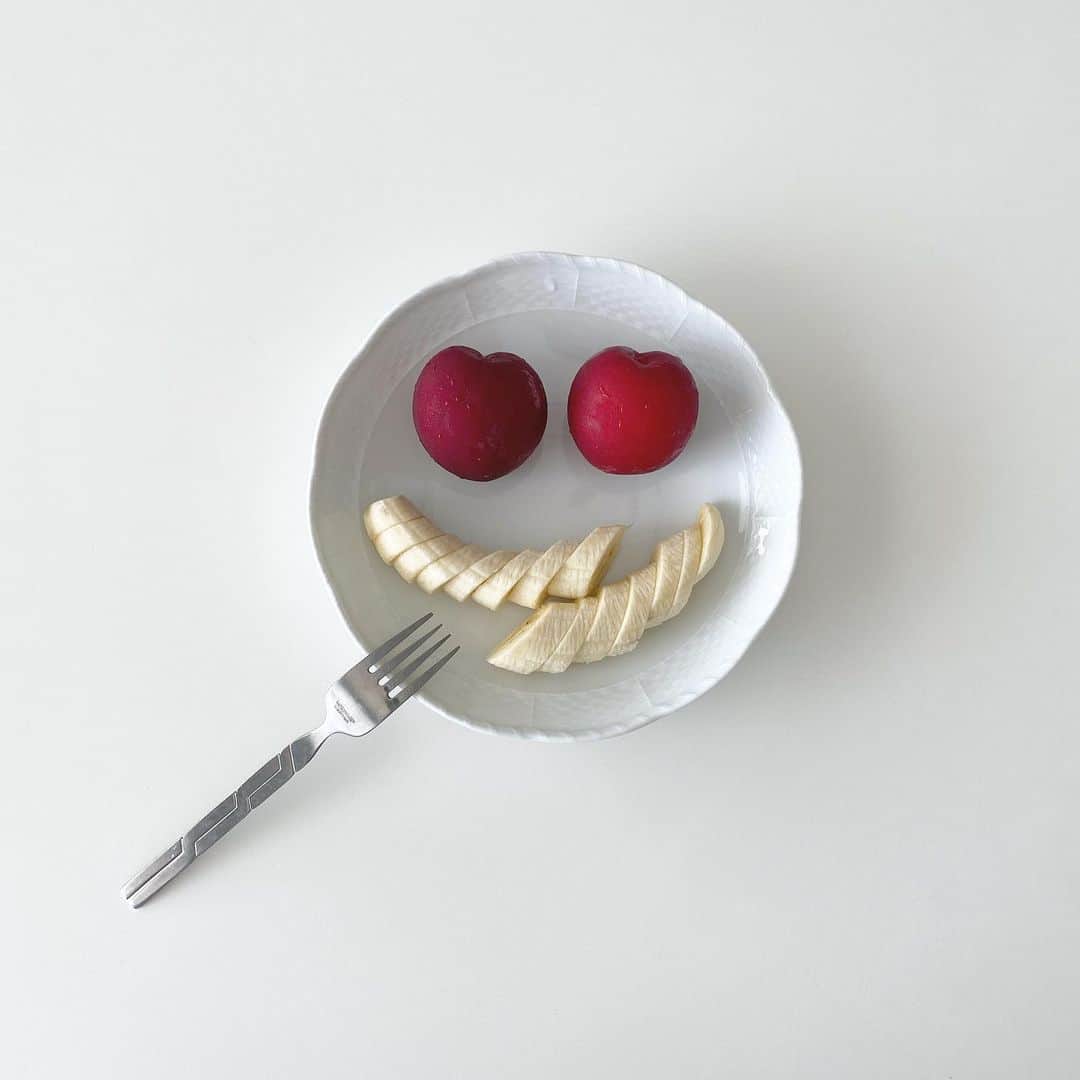 松本ゆいさんのインスタグラム写真 - (松本ゆいInstagram)「プラムが美味しくて毎日食べたい🤤 #まつゆいの朝食#fruits#banana#pram#プラム#すもも#バナナ#フルーツ#breakfast#朝食」6月24日 10時22分 - yui_m106