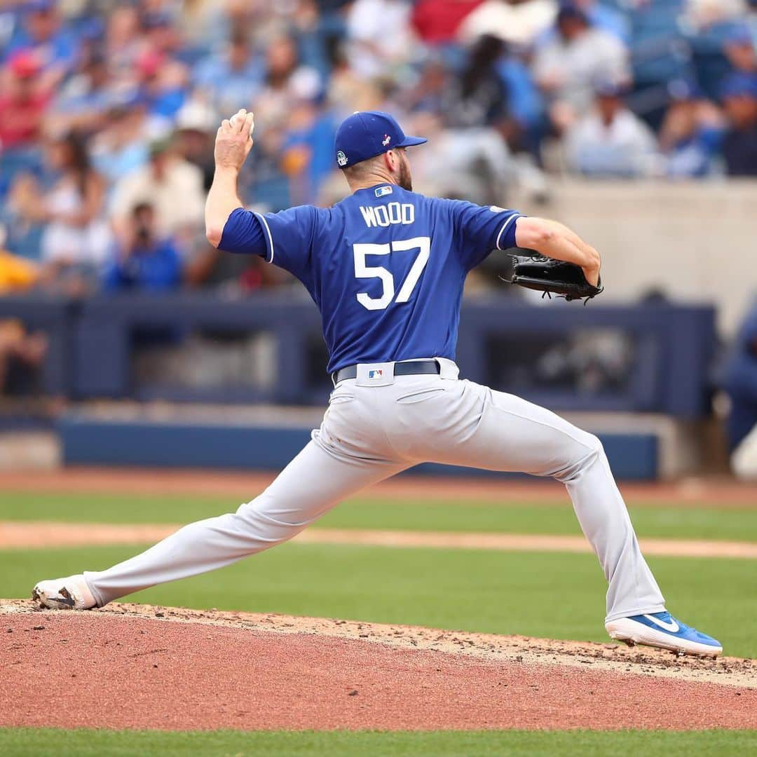 アレックス・ウッドのインスタグラム：「BASEBALL IS BACK LETS GOOOO!!! #dodgers #mlb」