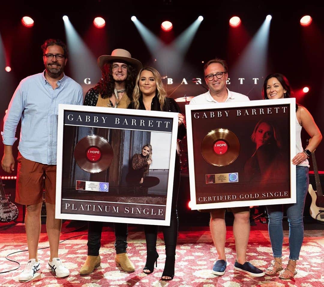 ギャビー・バレットのインスタグラム：「PLATINUM. WHAT.  I remember a few short years ago, walking past plaques of huge artists I looked up to, mounted on walls. Now I get to have one of my own. What a dream. Thank you to everyone who’s made this a reality. YEAAHHHHHHHHHH FIRST PLAQUE!!!! ❤️ Hope y’all enjoyed the livestream tonight:)」