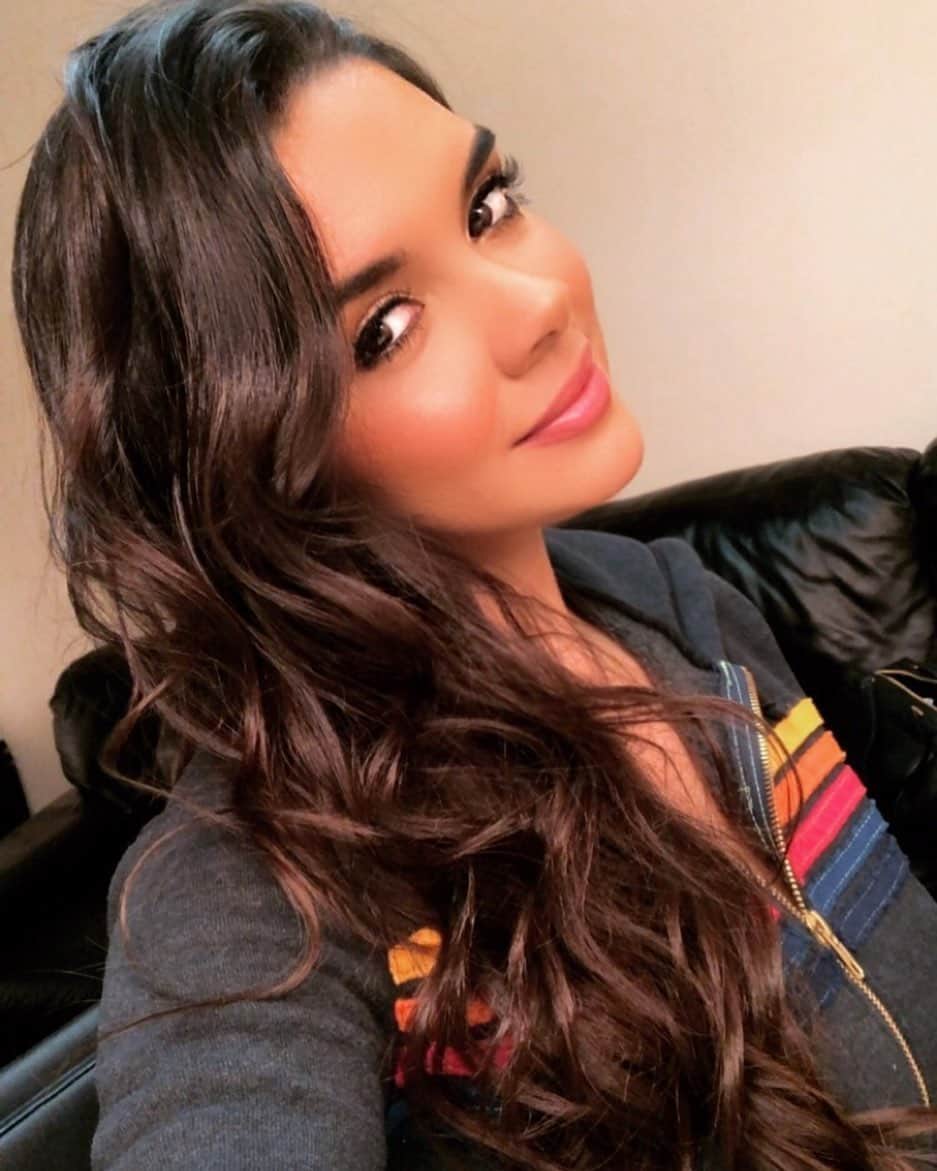 パオラ・ポーリンのインスタグラム：「Reflecting on this quarantine, my first thoughts were what crazy times! But it’s also an opportunity where we can grow as people, develop wisdom to react to things better, and be grateful everyday for the things we have in our regular lives.❤️🙏 what did you learn ? -  Reflexionando en esta cuarentena, mis primeros pensamientos fueron qué tiempos tan locos! Pero también es una oportunidad en la que podemos crecer como personas, desarrollar sabiduría para reaccionar mejor a las situaciones, y estar agradecidos todos los días por las cosas que tenemos en nuestras vidas habituales.❤️🙏 que aprendiste tú ?」