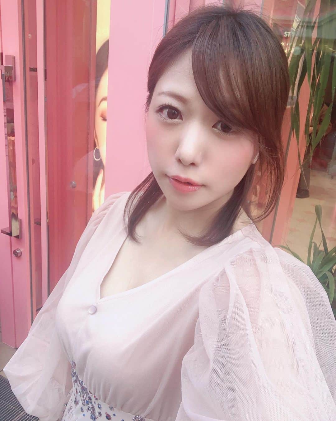 藤崎里菜さんのインスタグラム写真 - (藤崎里菜Instagram)「ピンクが好き！ ． ． #ピンク #pink #ピンクが好き #ピンクコーデ #ワンピース #onepiece #スパンコール #透け感 #パーティードレス #セミロング #ハーフアップ #原宿 #harajuku #tokyo」6月24日 11時51分 - rina_fujisaki