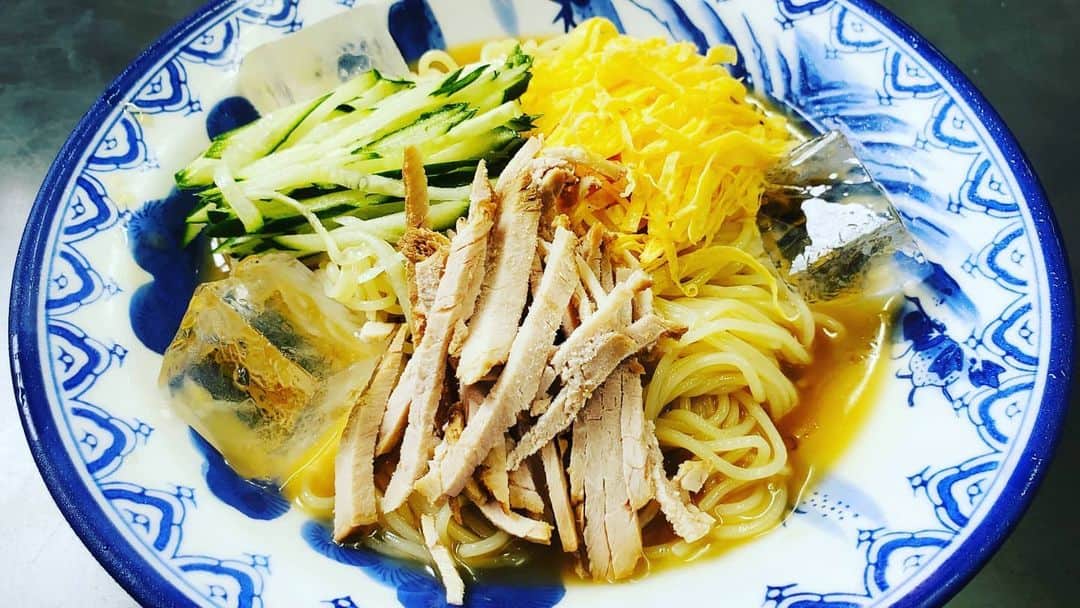 竹内弘一さんのインスタグラム写真 - (竹内弘一Instagram)「取材途中、日本一おいしいと聞いた冷麺を食べに。おいしかったです！！#冷麺 #ほうざん  #篷山」6月24日 12時11分 - takeuchi_koichi