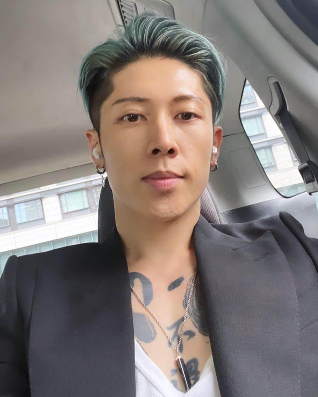 雅-MIYAVI-さんのインスタグラム写真 - (雅-MIYAVI-Instagram)「Attended a Refugee Federation Conference formed by Japanese politicians beyond parties. We also welcomed Karen Falcas as the new head of UNCHR Tokyo and we held a panel discussion with her. We need more opportunities like this so that Politicians, Media, Artists, Companies, and Students can get together and share ideas for solutions.  UNHCR 議員連盟総会に参加させていただきました。先日発表された、UNHCR「Global Trends Report」週末に迎えた6月20日の「世界難民の日」を受け、カレン・ファルカス新UNCHR駐日事務所代表との意見交換も行われました。政治家、メディア、アーティスト、企業、学生、様々な人たちが集まって、意見交換できる場を、僕たちアーティスト側も意識して作っていきたいと思います。」6月24日 12時14分 - miyavi_ishihara