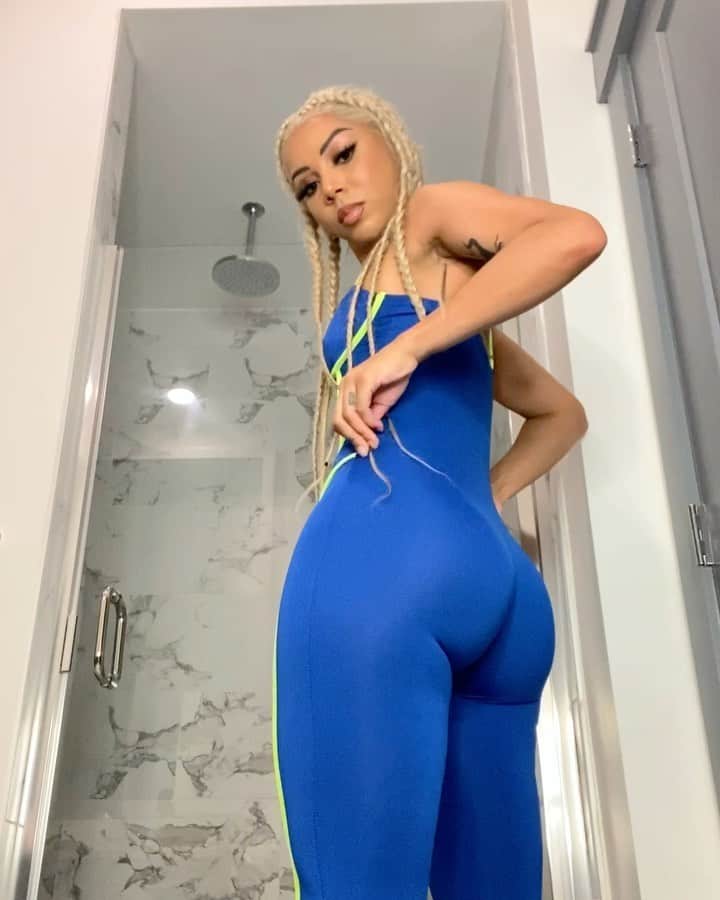 Brittany Rennerのインスタグラム：「Outfit: Standing Strong Jumpsuit @fashionnova fashionnovapartner」