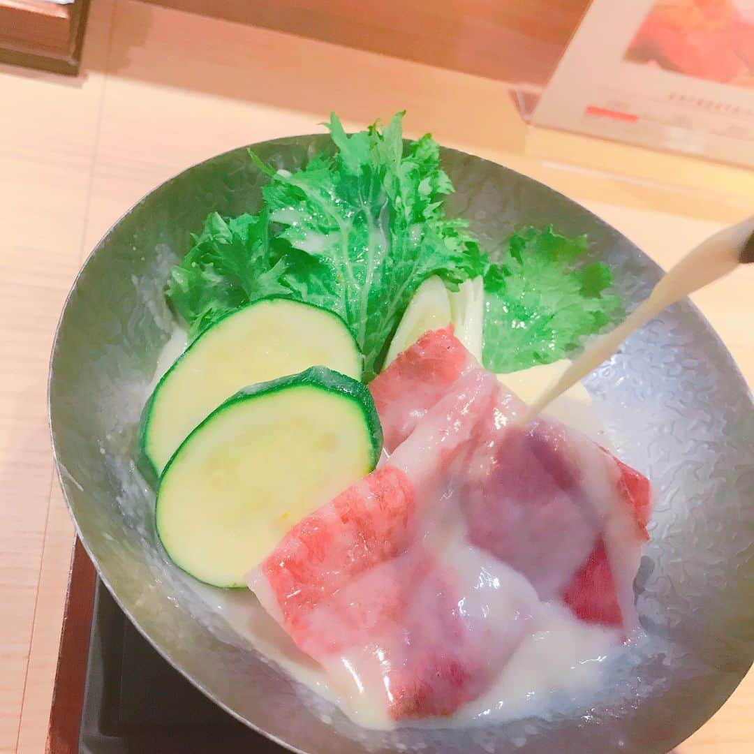 肉割烹吟北新地店のインスタグラム：「おはよう御座います。  ほんの一部ではございますが こちらは全コースに御座います。  小鍋〜 尾崎牛グリーンカレー鍋  最初はお客様に脅かされますが スープを残さずお客様 食べています。 そんな絶品鍋是非お楽しみくださいませ。  #肉割烹吟  #尾崎牛  #宮崎  #北新地  #大阪  #梅田  #肉  #割烹  #和牛  #ディナー  #料理  #ワイン  #サプライズ  #デート  #接待  #顔合わせ  #コース  #記念日  #誕生日  #ステーキ  #肉食女子 #肉好きな人と繋がりたい  #グルメな人と繋がりたい  #肉スタグラム  #肉好き  #インスタ映え  #すき焼き  #コロナ対策」