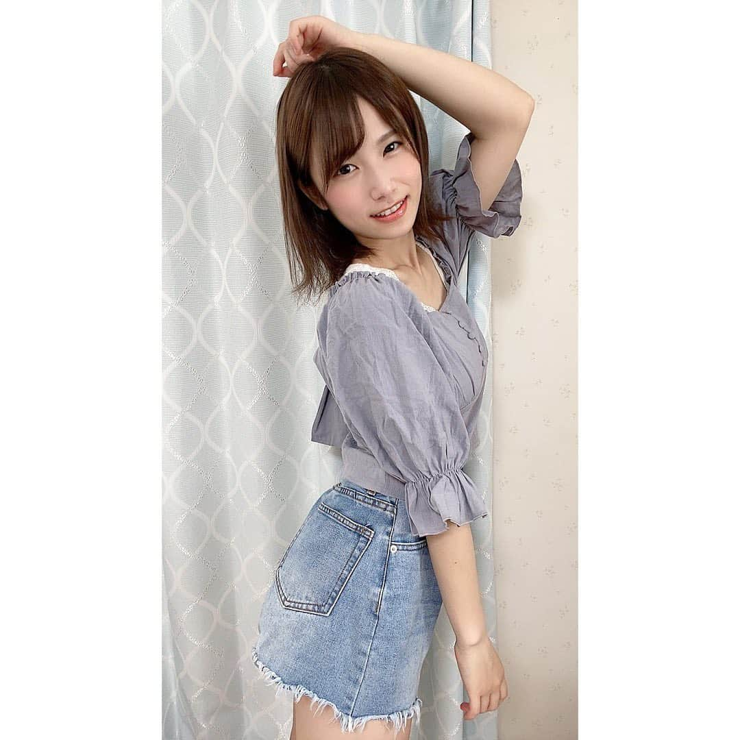 村上りいなさんのインスタグラム写真 - (村上りいなInstagram)「Today's #wear ‼︎🎶 #fashion #ファッション　#今日の服装  #ショートパンツ #shortpants #offshoulder」6月24日 12時39分 - riina_murakami