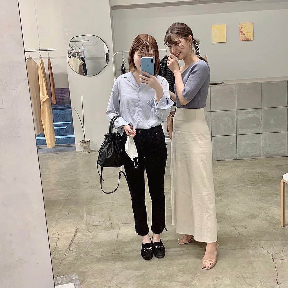 のインスタグラム：「. 鏡越しに撮るのに苦戦したわたしたち📸 また美味しいもの食べよ☺︎ . . . . . . . . . #fukuokacafe#1unit#cafestagram  #福岡#福岡カフェ#カフェ巡り#福岡カフェ巡り #北九州#北九州カフェ#北九州カフェ巡り #カフェスタグラム#おすすめカフェ#小倉カフェ #좋아요반사#좋아요꾹#데일리룩#머리스타그램#팔로우미」