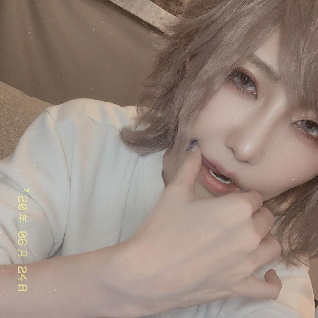 春咲ひなたのインスタグラム：「✡️男装記念日✡️ . #男装#男装女子#テーピング#メンズメイク#やれば#完璧#たぶん#自撮り#自撮り界隈 . #東京#新宿#歌舞伎町#キャバ嬢#もはや#元キャバ嬢#アジアンクラブ#マツエク#アイリスト募集中#春咲ひなた#YouTube#youtuber#新米#ゆーちゅーばー . YouTubeに関する問い合わせ先♡  株式会社YEEELL 〒150-0002  東京都渋谷区渋谷3-27-11 祐真ビル新館5F  info@yeeell.jp」