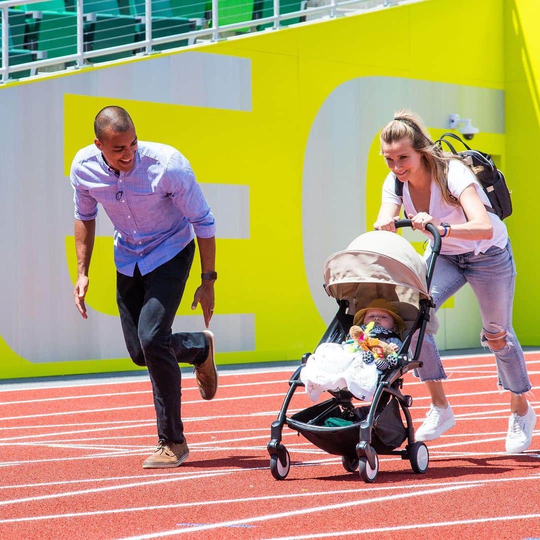 ブリアンヌ・タイゼン＝イートンのインスタグラム：「Today, in celebration of the decathlon world record Ashton broke 8 years ago, @oregontf and @uoregon invited us to take a victory lap around the new Hayward Field together as a family.  Hayward Field has always been a special place to Ashton and I, so it was amazing to see that even though there is a huge new stadium around it, the feeling of the original Hayward Field as we know it still very much remains. It is truly magical. I’m excited for all the athletes who get to compete in it, and for the fans who will be watching the magic from the stands. #eaton9039 #olympicday」
